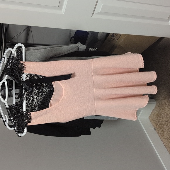 Pink lace top - Picture 2 of 4